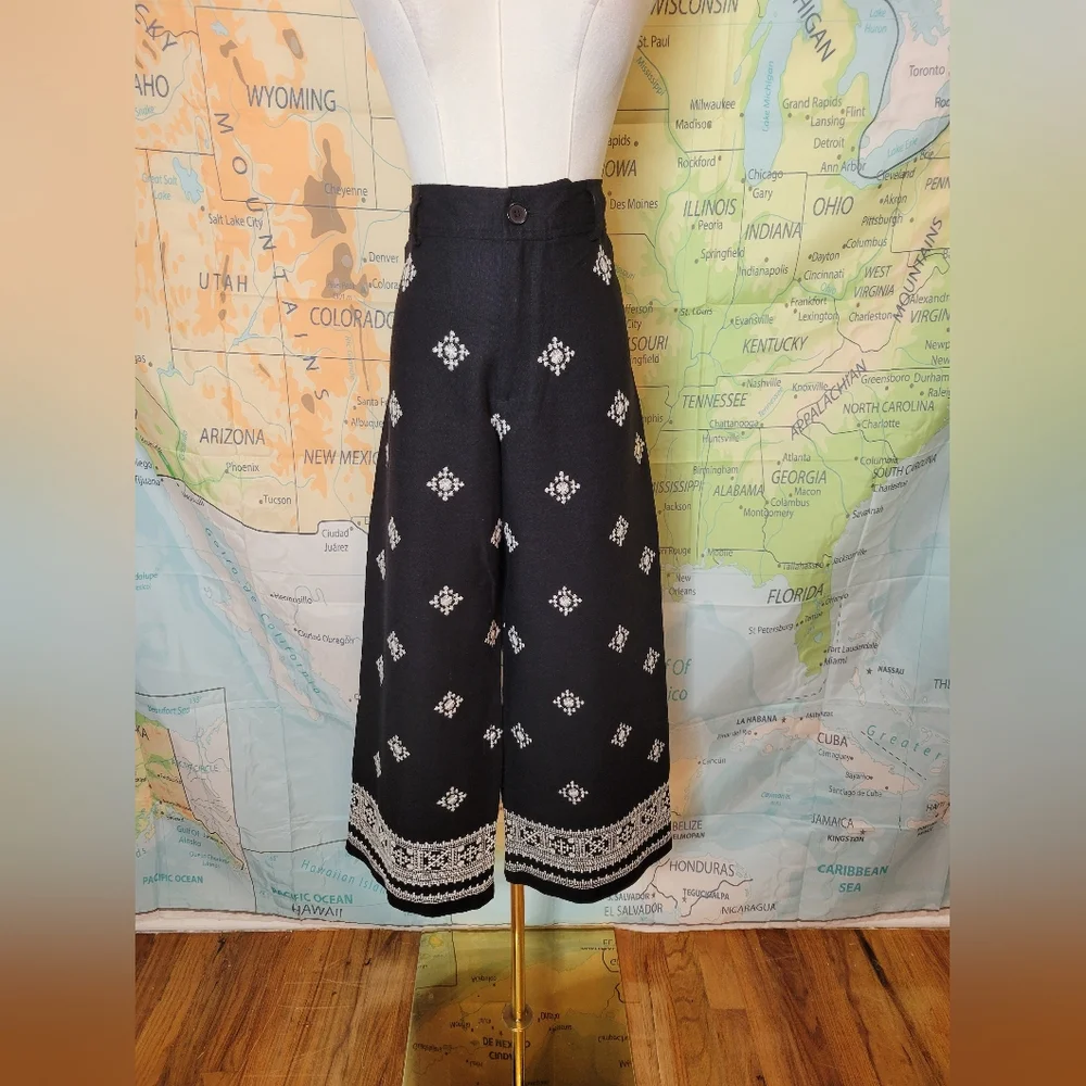 Elie Tahari Black Pants With Cream Embroidery And Back Pockets Size 10 - Picture 2 of 16